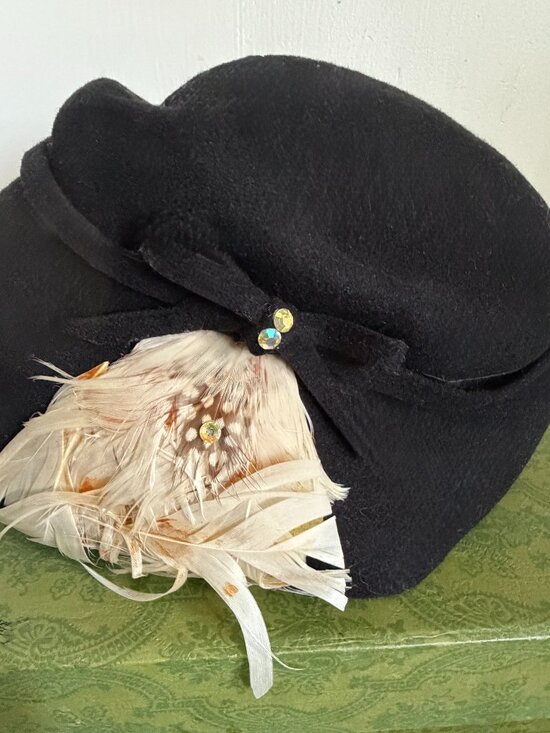 Vintage 1960s DuBarry Pollack Paris NY Rhinestones Quail Feathers Cloche Hat main image 4